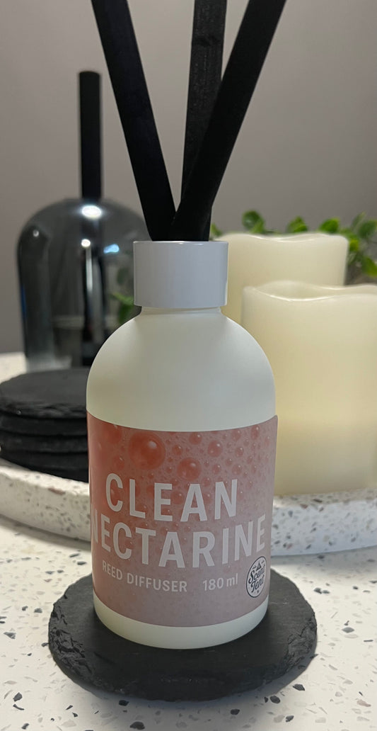 Clean Nectarine White Boston Glass Diffuser 180ml