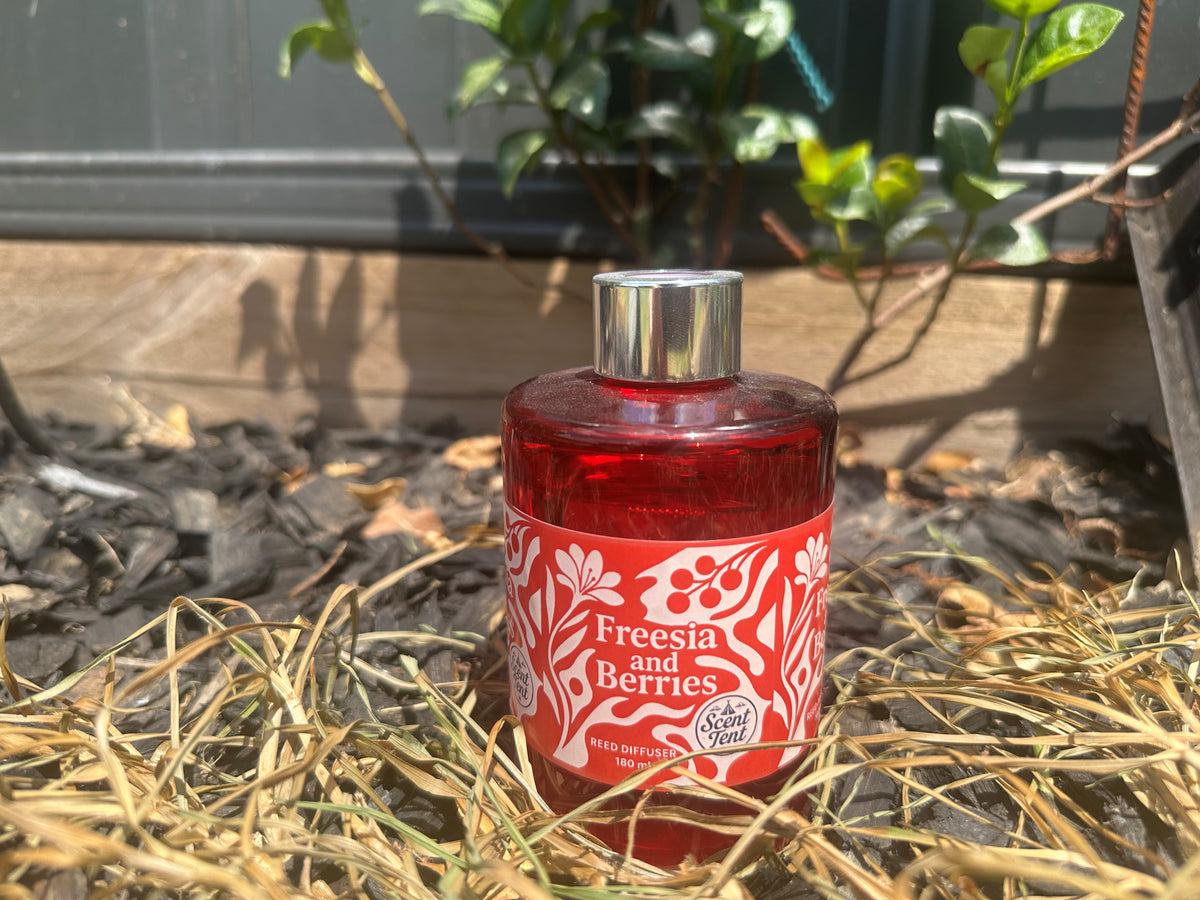 Red Glass reed diffuser - Freesia & Red Berries Reed Diffuser (180ml) - (Secret Menu)